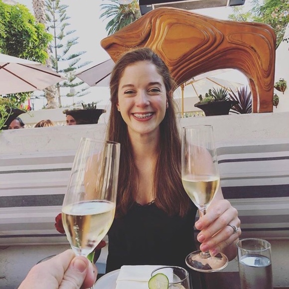 👋 I'm Molly! I love Poshmark! 💃🏼😎❤️ - Picture 3 of 6